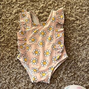 NWOT SIIX Daisy Pop Taffy Ruffle Swimsuit